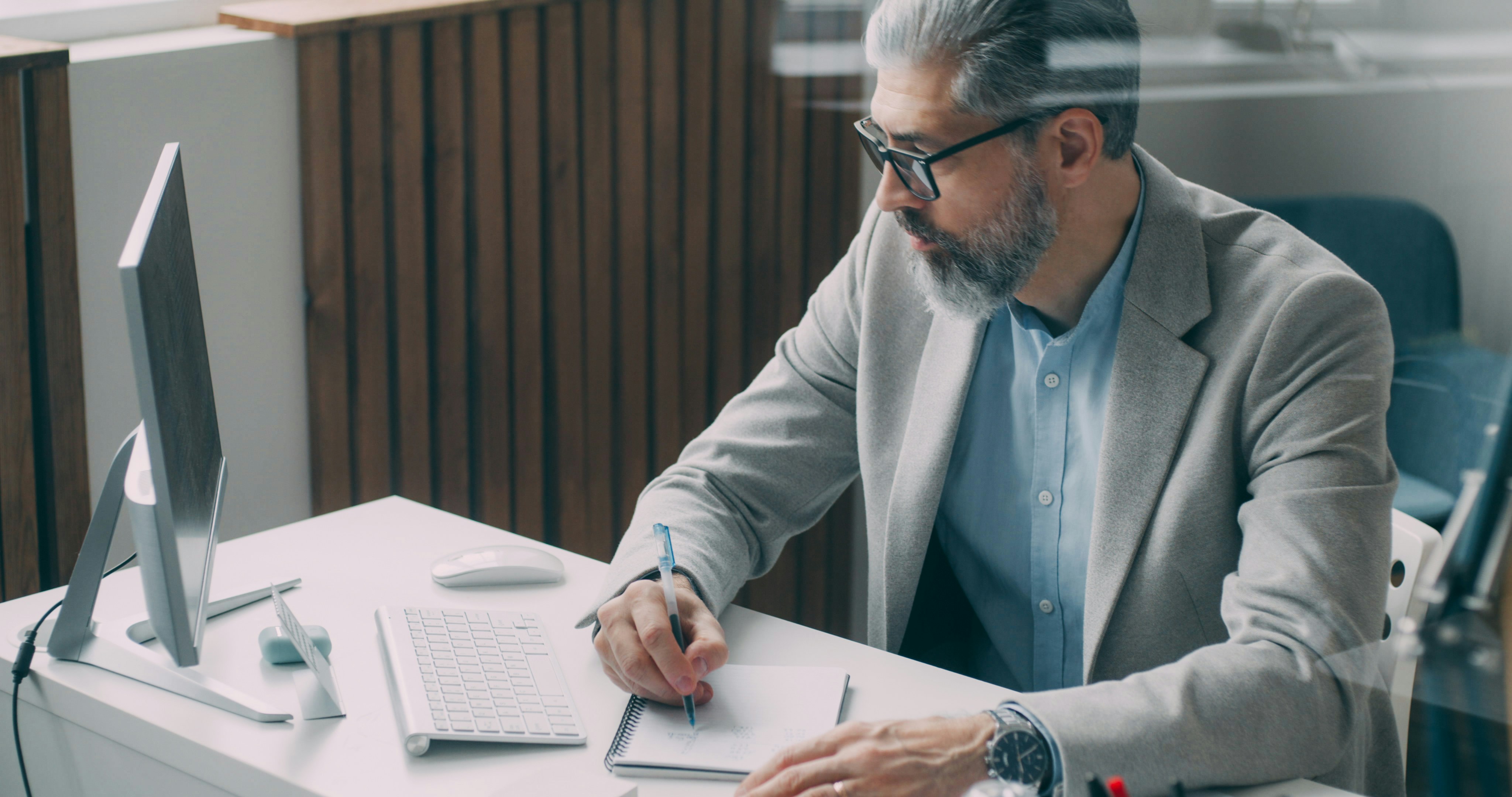 Pune, Maharashtra, India analyst using mclr home loan interest & emi stress tester