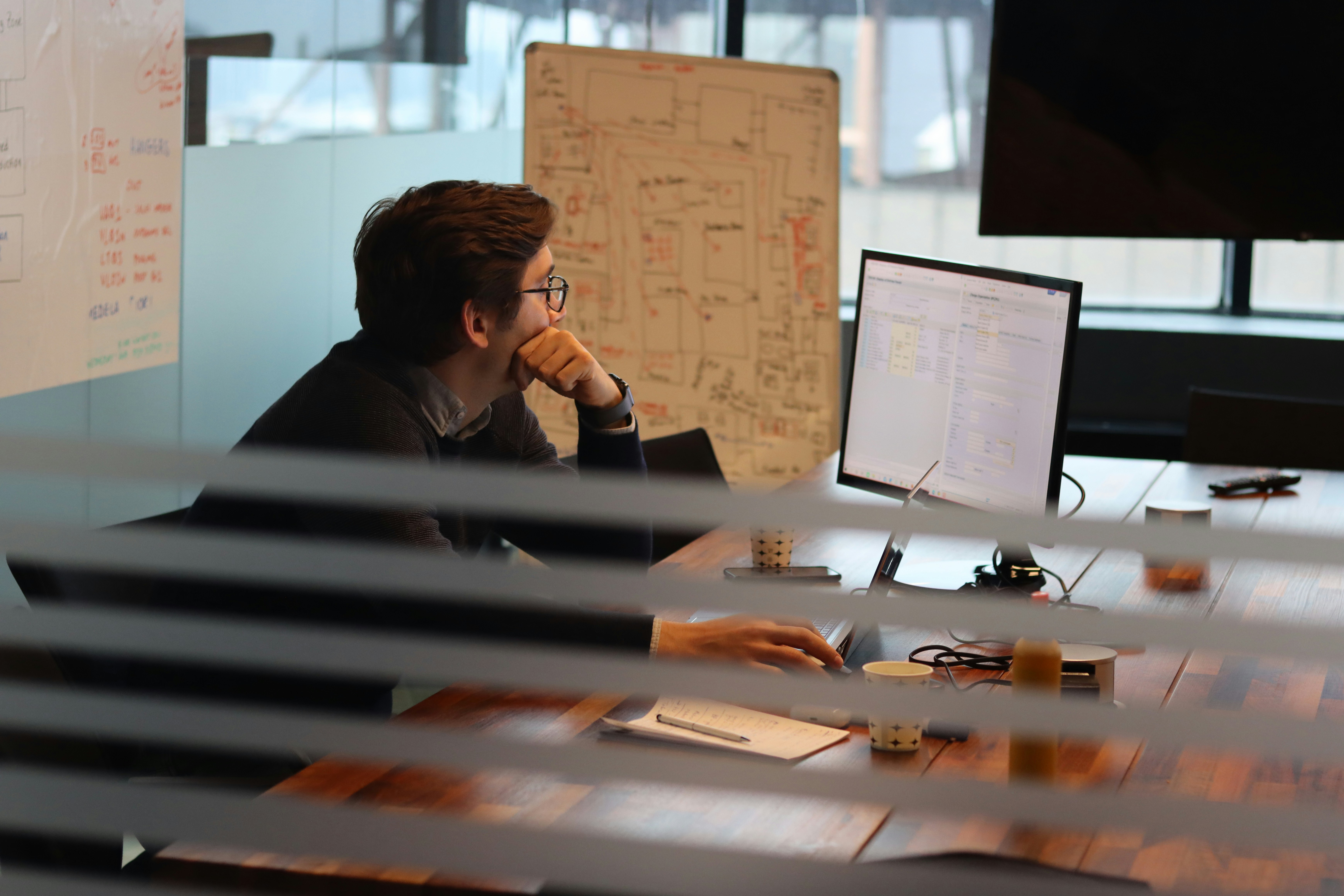 Boston, MA, USA analyst using commercial lease calculator