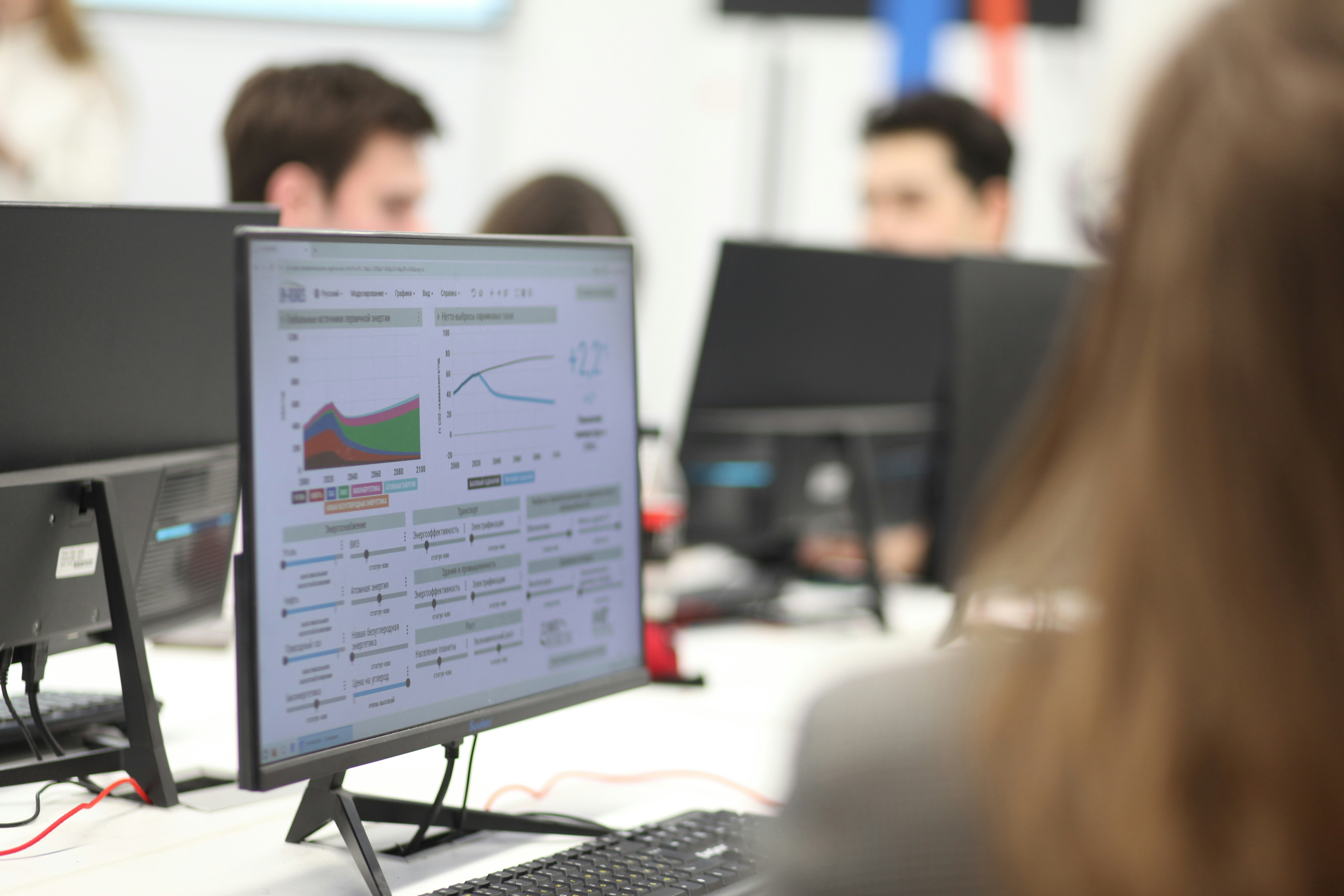New York, NY, USA analyst using us salary calculator