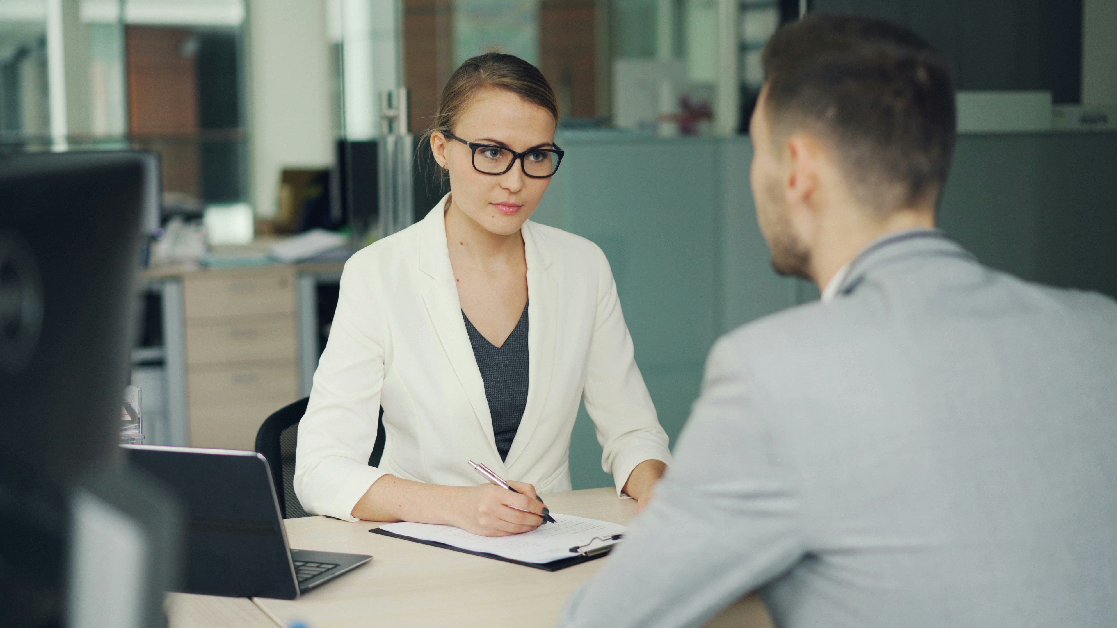 Chicago, IL, USA corporate manager hr using return rate profit-loss simulator