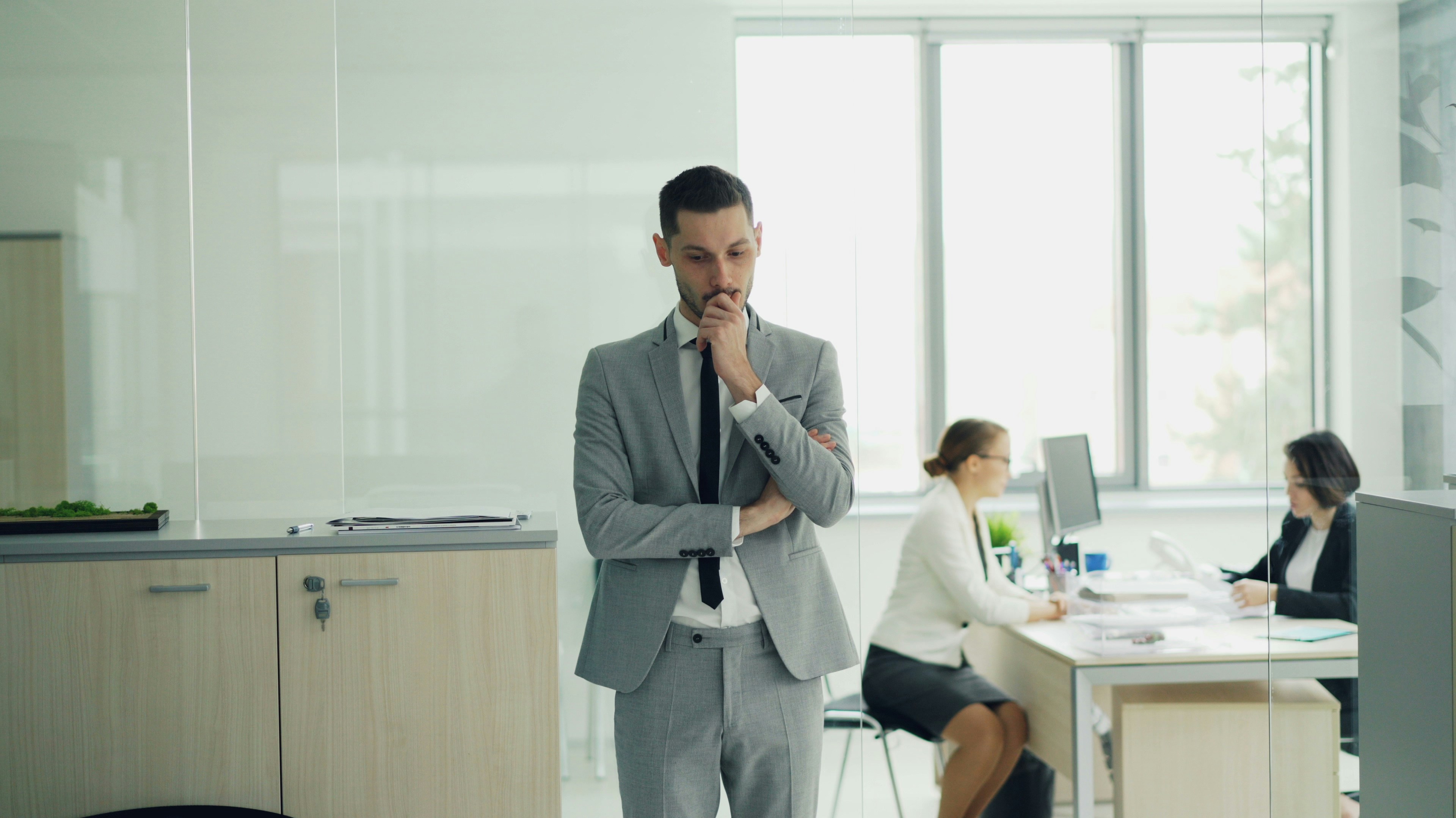 Chicago, IL, USA corporate manager hr using product break-even selling price calculator